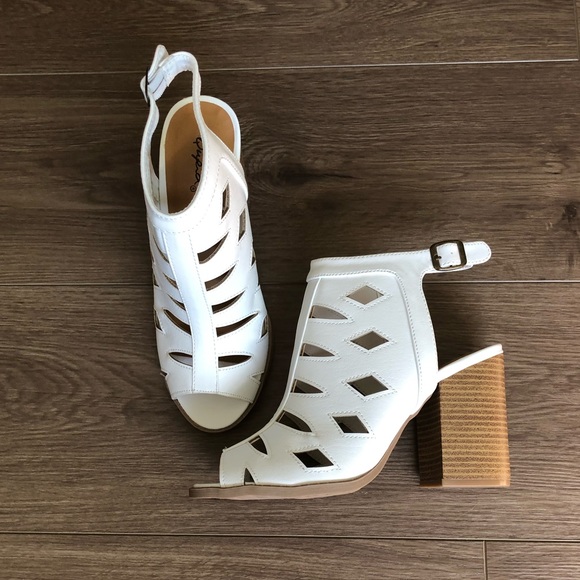 ✨Flash Sale✨White Laser Cut Stacked Heels - Picture 3 of 8